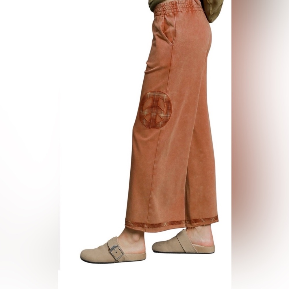 Umgee Rust Top & Bottom Set with Peace Sign NWT Medium - Picture 3 of 3
